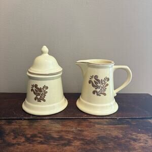 Pfaltzgraff Village pattern cream brown Sugar &‎ creamer set